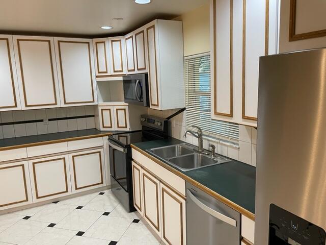 GREENVIEW SHORES - Residential Lease