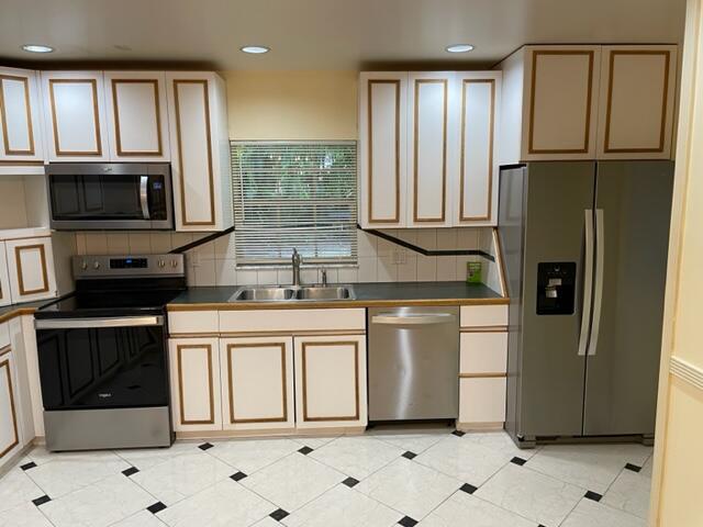 GREENVIEW SHORES - Residential Lease