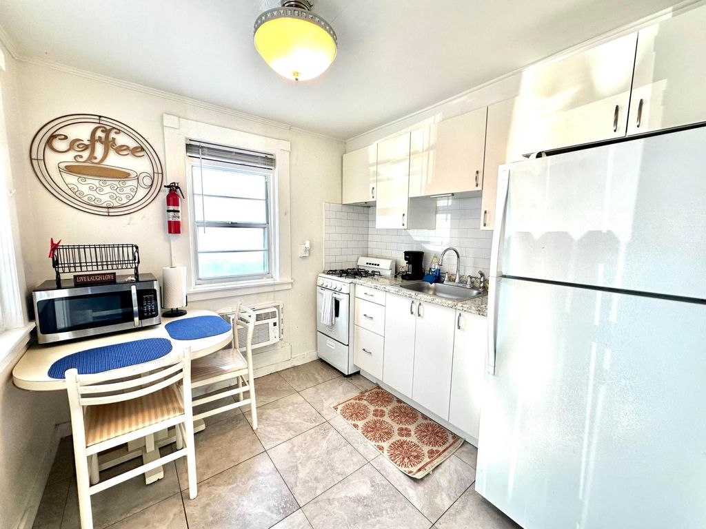 Photo of 713 N Federal Highway #2, Lake Worth Beach, FL 33460 (MLS # R11115090)