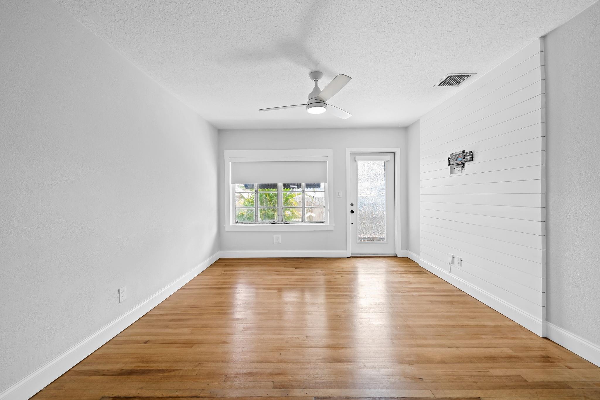 FULLY RENOVATED 2/1 UNIT WITH MASSIVE FENCED IN YARD THAT IS SHARED WITH NEIGHBORING TENANT. WOOD FLOORING, UPDATED KITCHEN AND BATHS, NEW PAINT, AND MORE. AMAZING LOCATION NEAR DOWNTOWN FORT LAUDERDALE, HOSPITALS, THE BEACHES, MAJOR TRANSPORTATION AND MORE. BEAUTIFUL UNIT LOCATED ON A TREE LINED STREET OFFERING TONS OF PRIVACY!