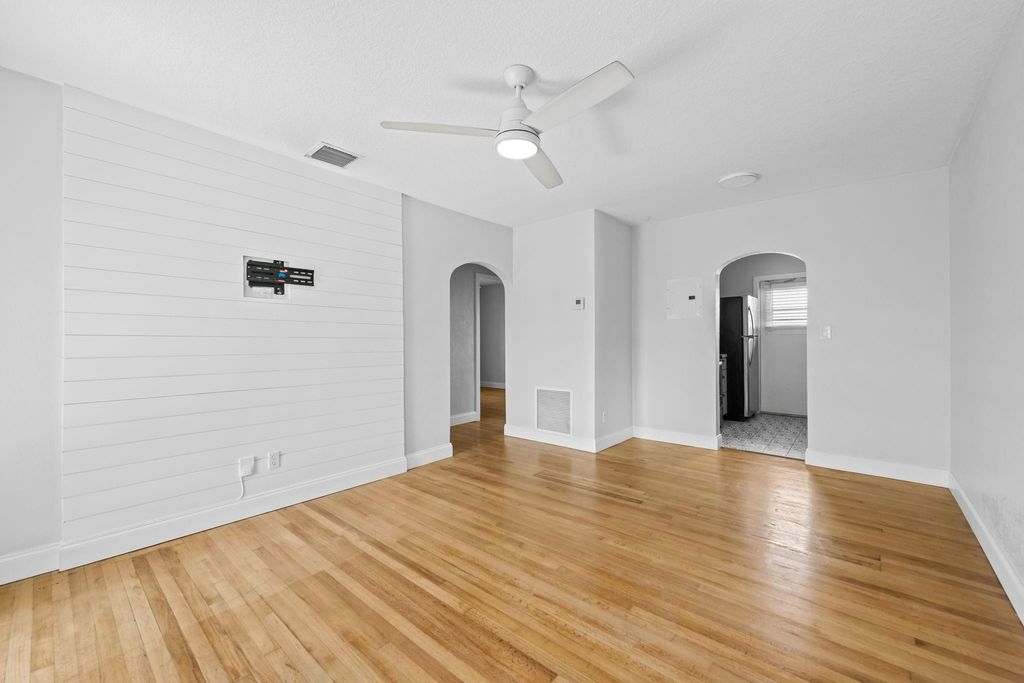 Photo of 411 SW 18th St #1, Fort Lauderdale, FL 33315 (MLS # F10519885)