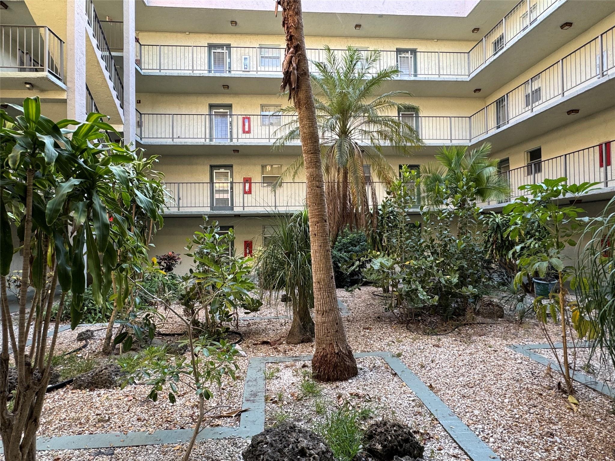 View photos, virtual tours, details... 1800 N Lauderdale Ave 1307