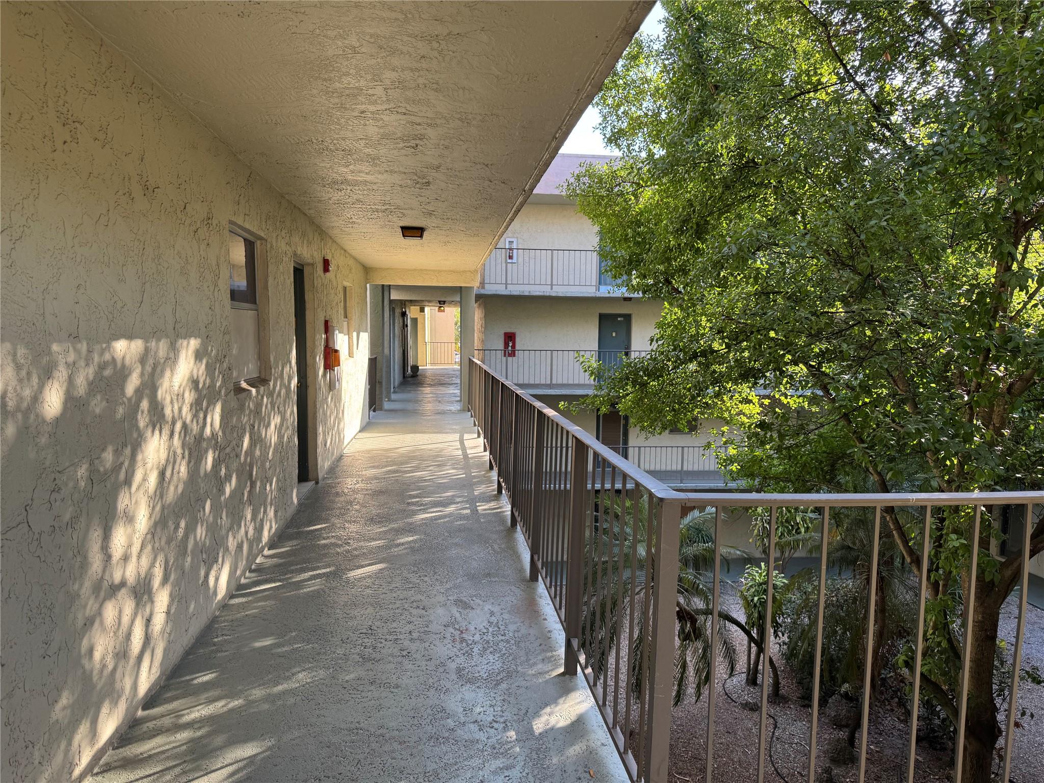 View photos, virtual tours, details... 1800 N Lauderdale Ave 1307