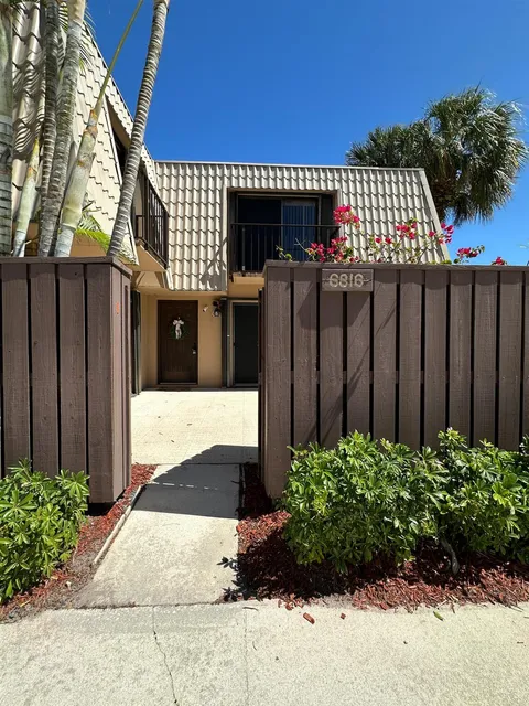 6816 68th Way, West Palm Beach, FL MLS: R11074138