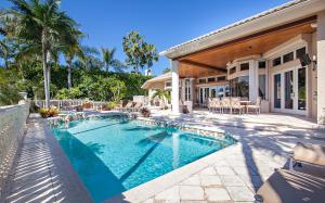 ADMIRALS COVE - Residential