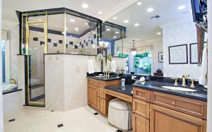 ADMIRALS COVE - Residential