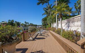 ADMIRALS COVE - Residential