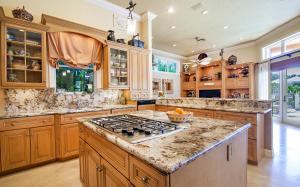 ADMIRALS COVE - Residential