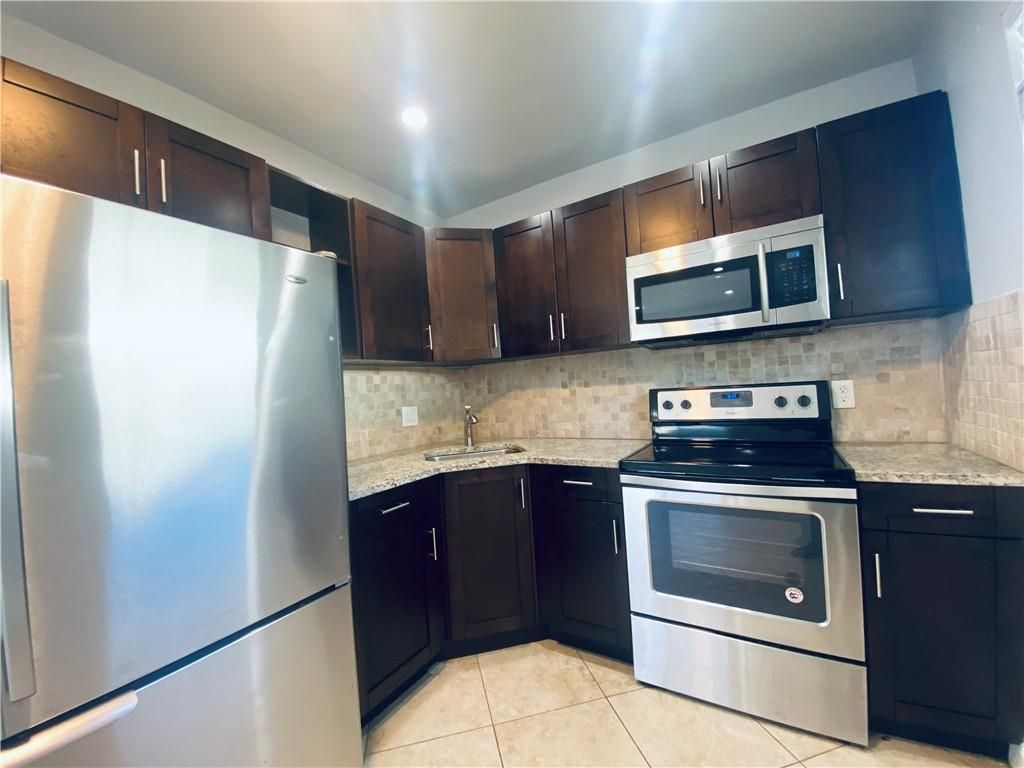 Photo of 214 SW 15 St #1, Fort Lauderdale, FL 33315 (MLS # F10386554)