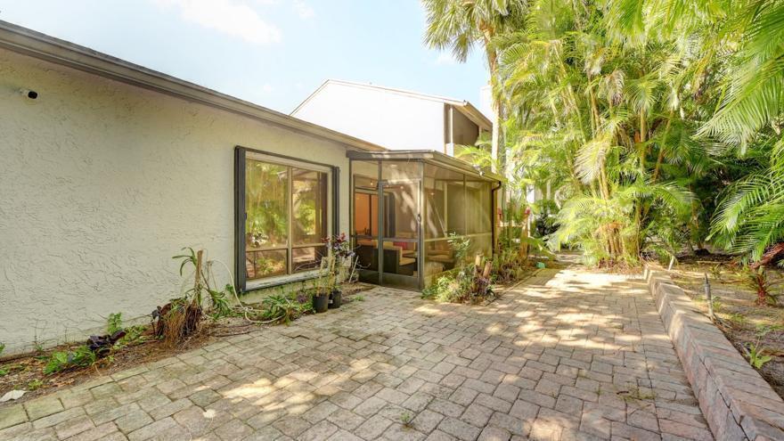 CANARY PALM CLUB - Residential