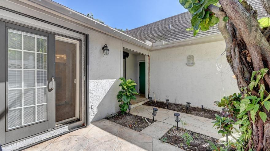 CANARY PALM CLUB - Residential