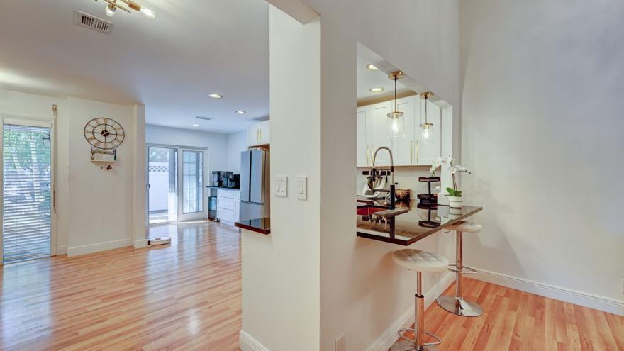 CANARY PALM CLUB - Residential
