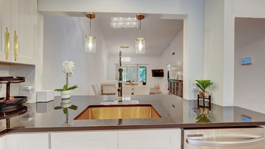CANARY PALM CLUB - Residential