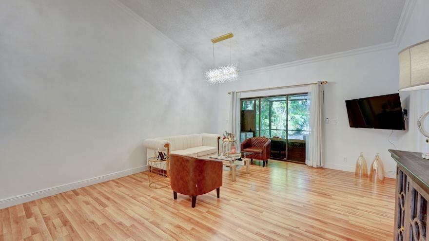 CANARY PALM CLUB - Residential