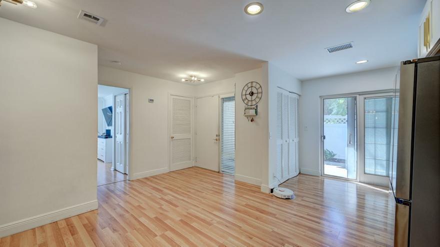 CANARY PALM CLUB - Residential