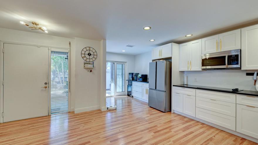 CANARY PALM CLUB - Residential