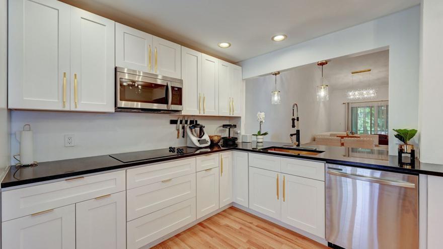 CANARY PALM CLUB - Residential