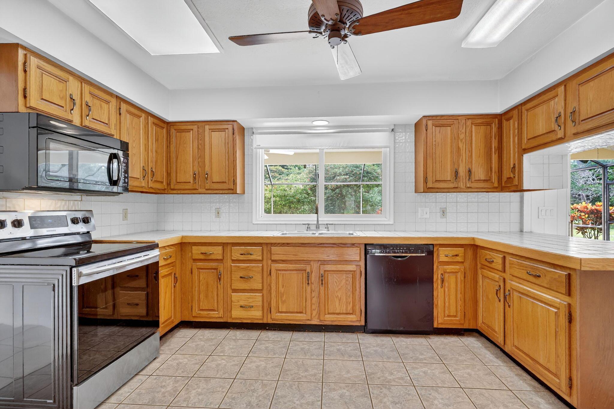 PINECREST LAKES - Residential