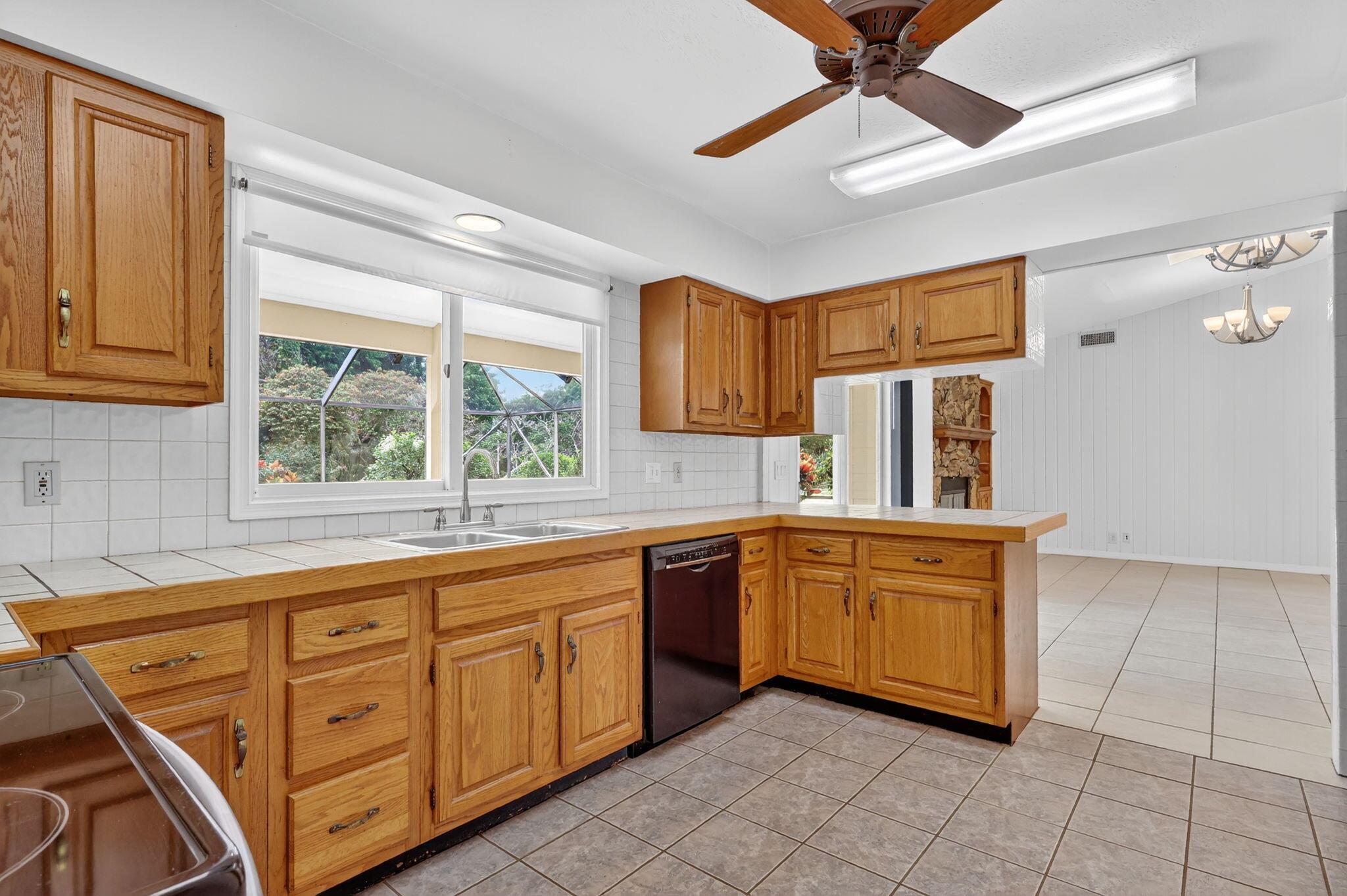 PINECREST LAKES - Residential