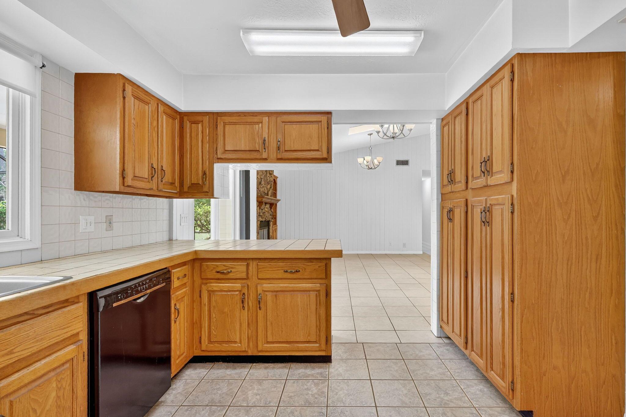 PINECREST LAKES - Residential