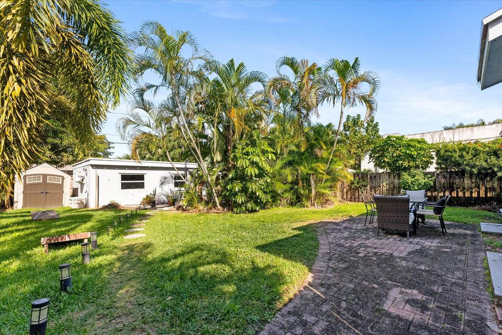 Photo of 1015 Upland Road, West Palm Beach, FL 33401 (MLS # F10526890)