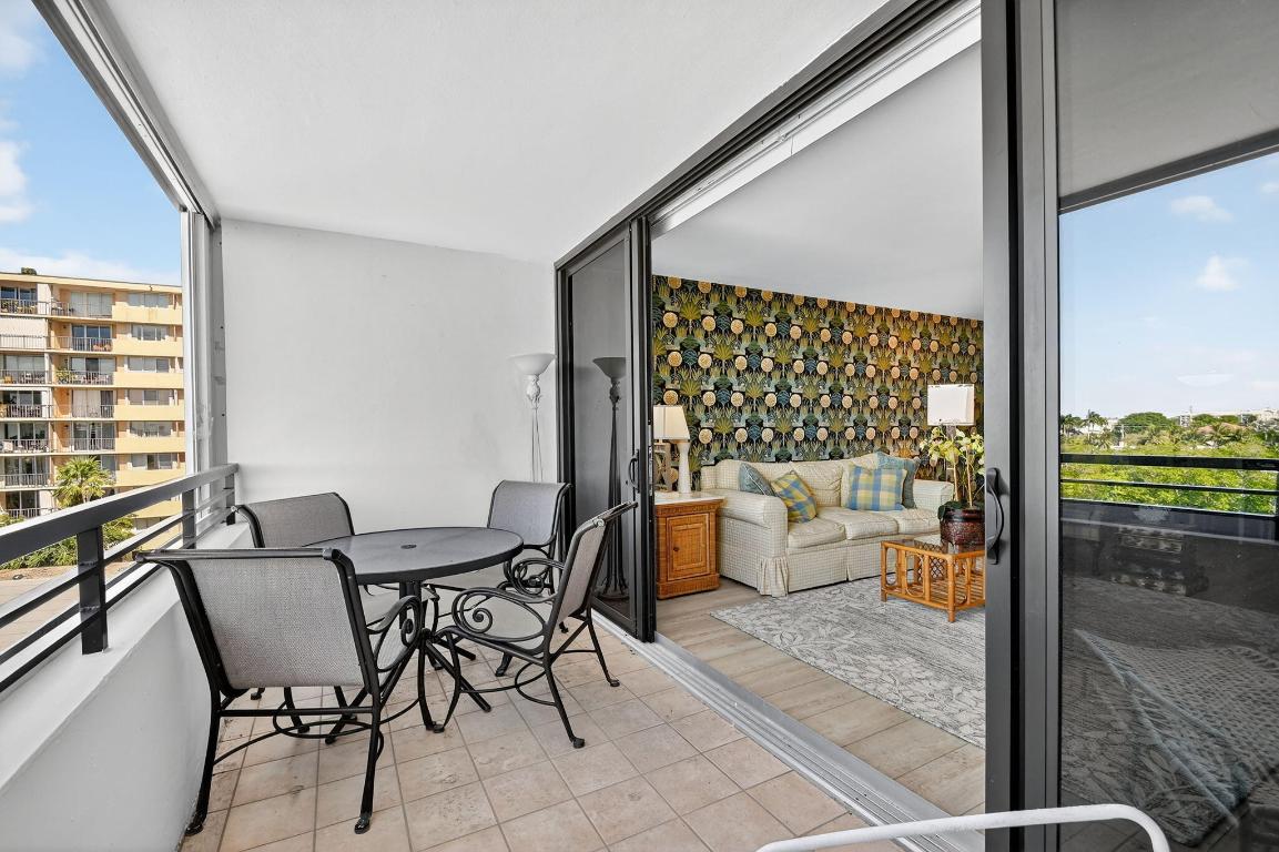 MAYFAIR HOUSE CONDO - Residential