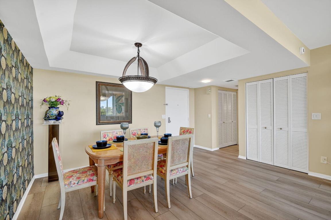 MAYFAIR HOUSE CONDO - Residential