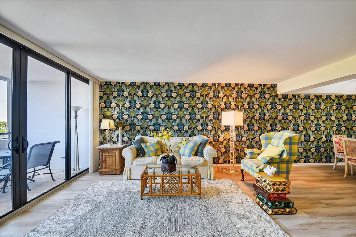 MAYFAIR HOUSE CONDO - Residential