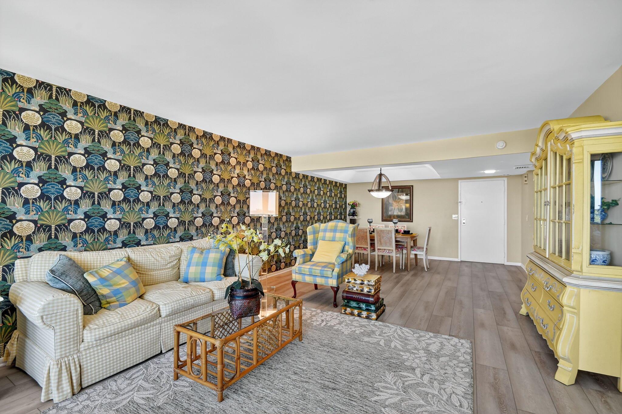 MAYFAIR HOUSE CONDO - Residential