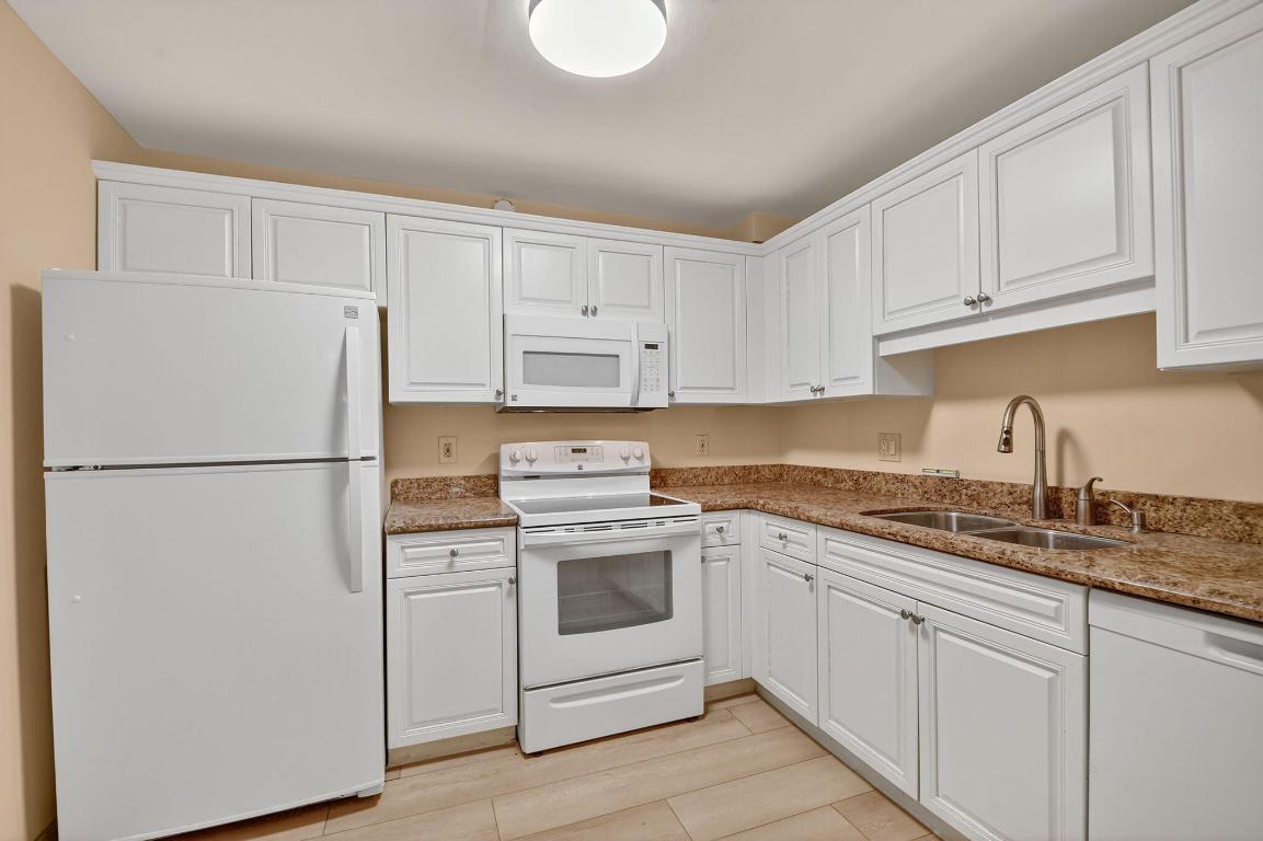 MAYFAIR HOUSE CONDO - Residential