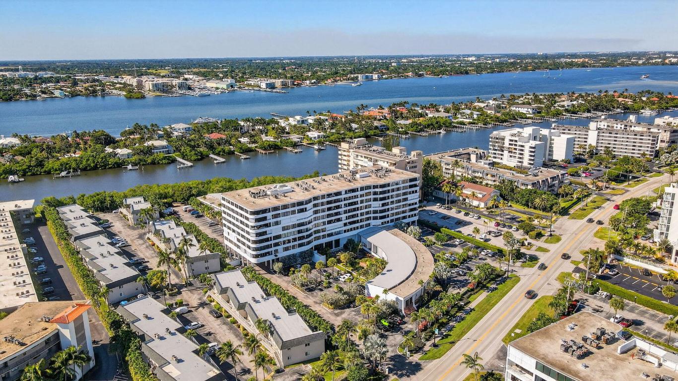 MAYFAIR HOUSE CONDO - Residential