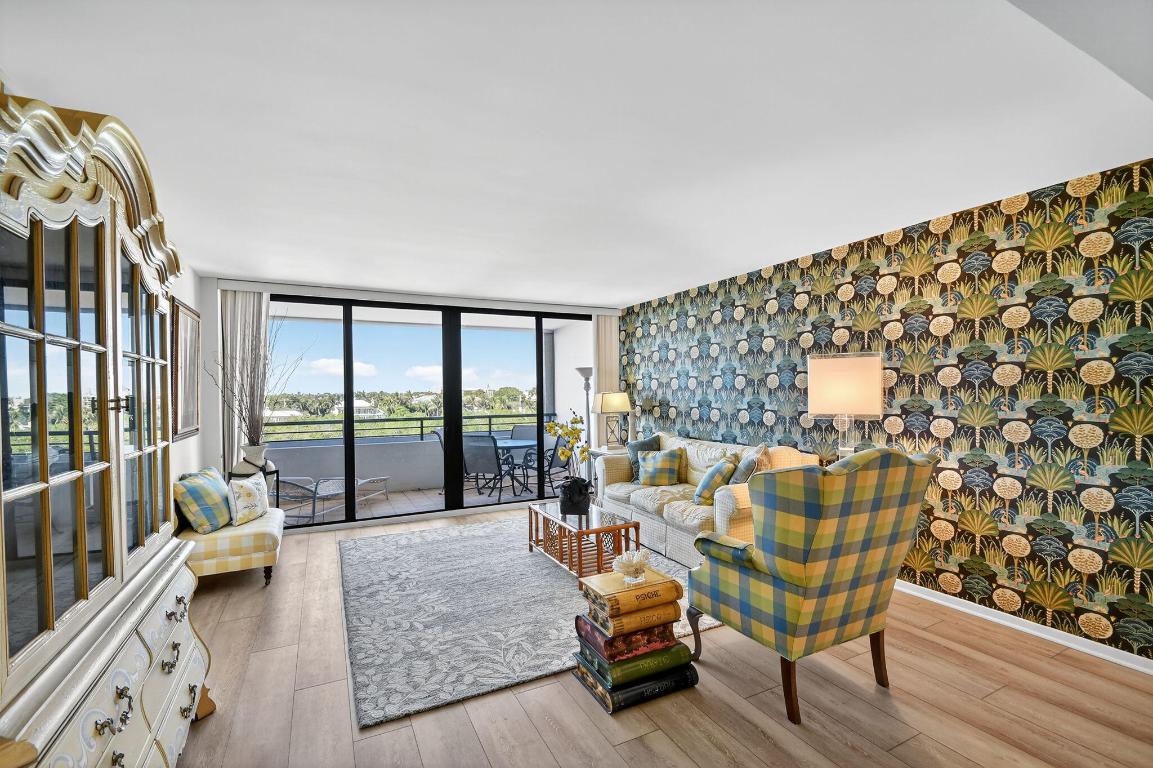 MAYFAIR HOUSE CONDO - Residential