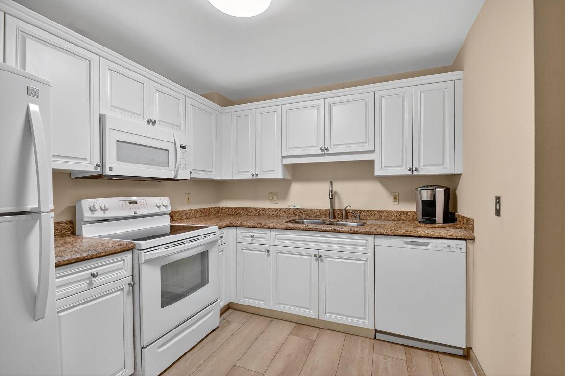 MAYFAIR HOUSE CONDO - Residential