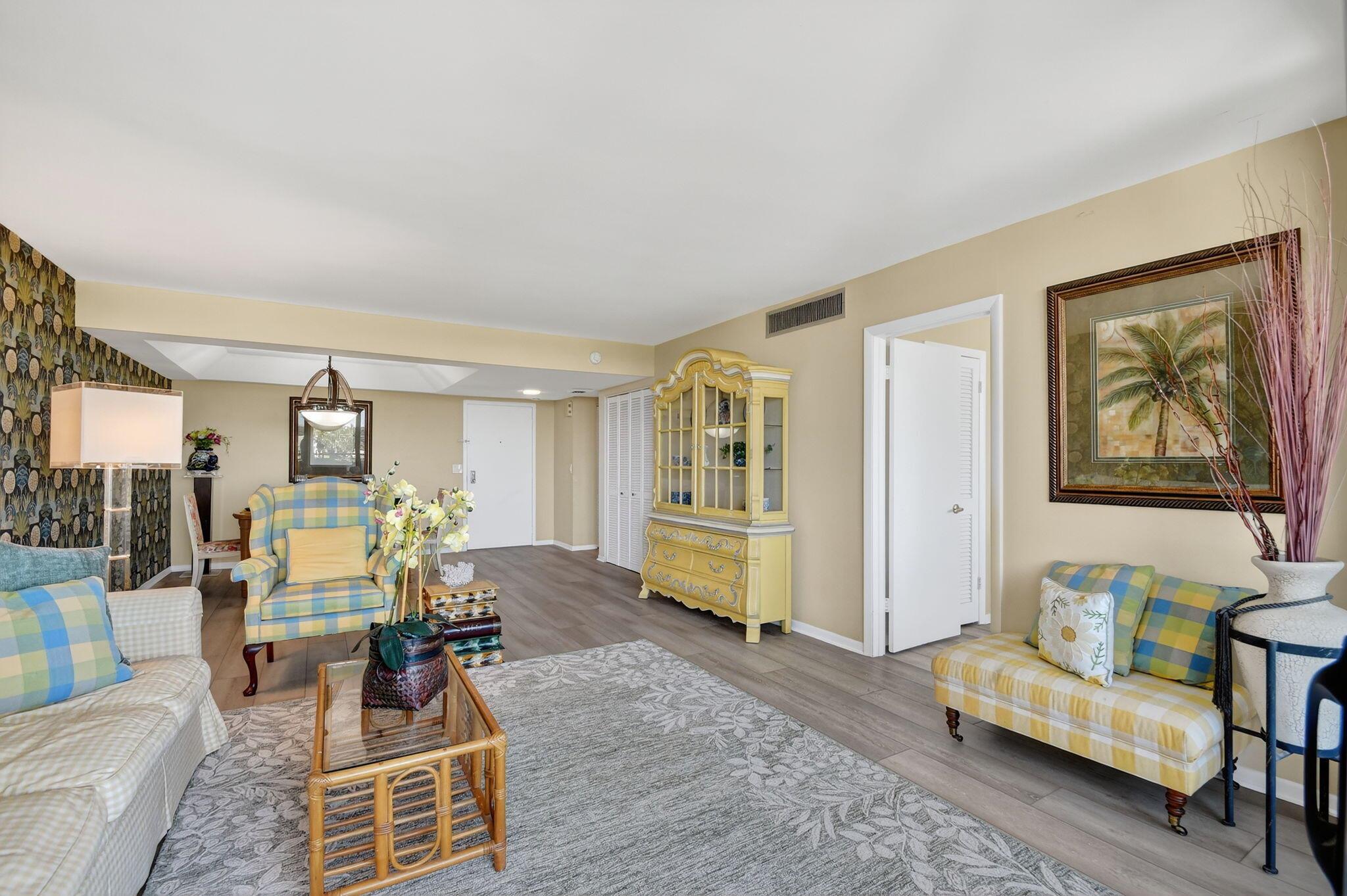 MAYFAIR HOUSE CONDO - Residential