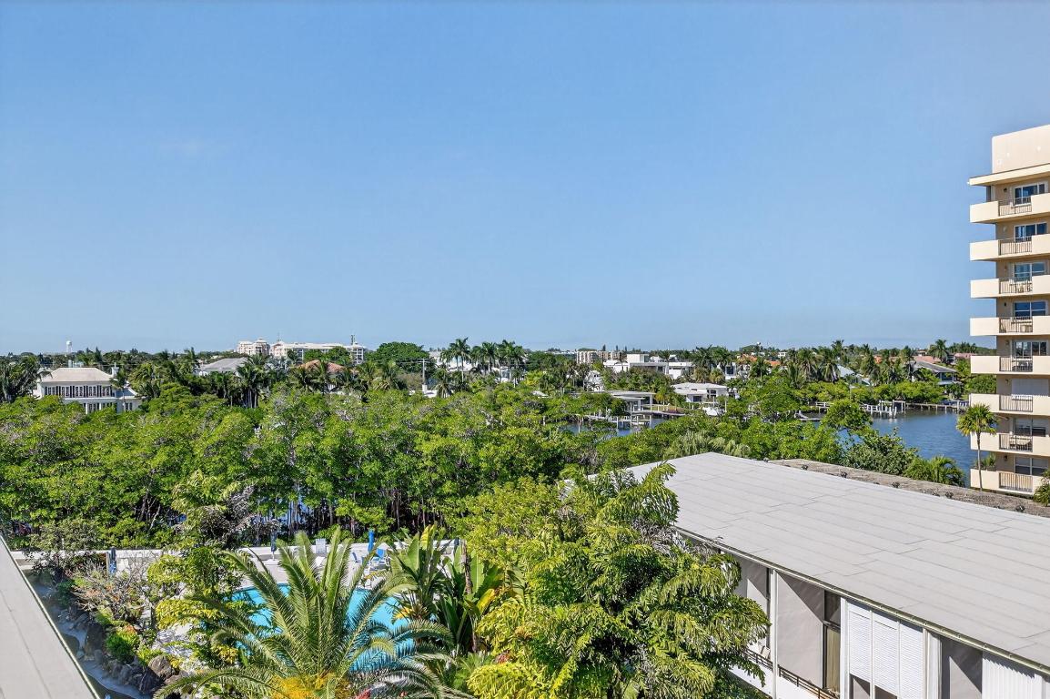 MAYFAIR HOUSE CONDO - Residential