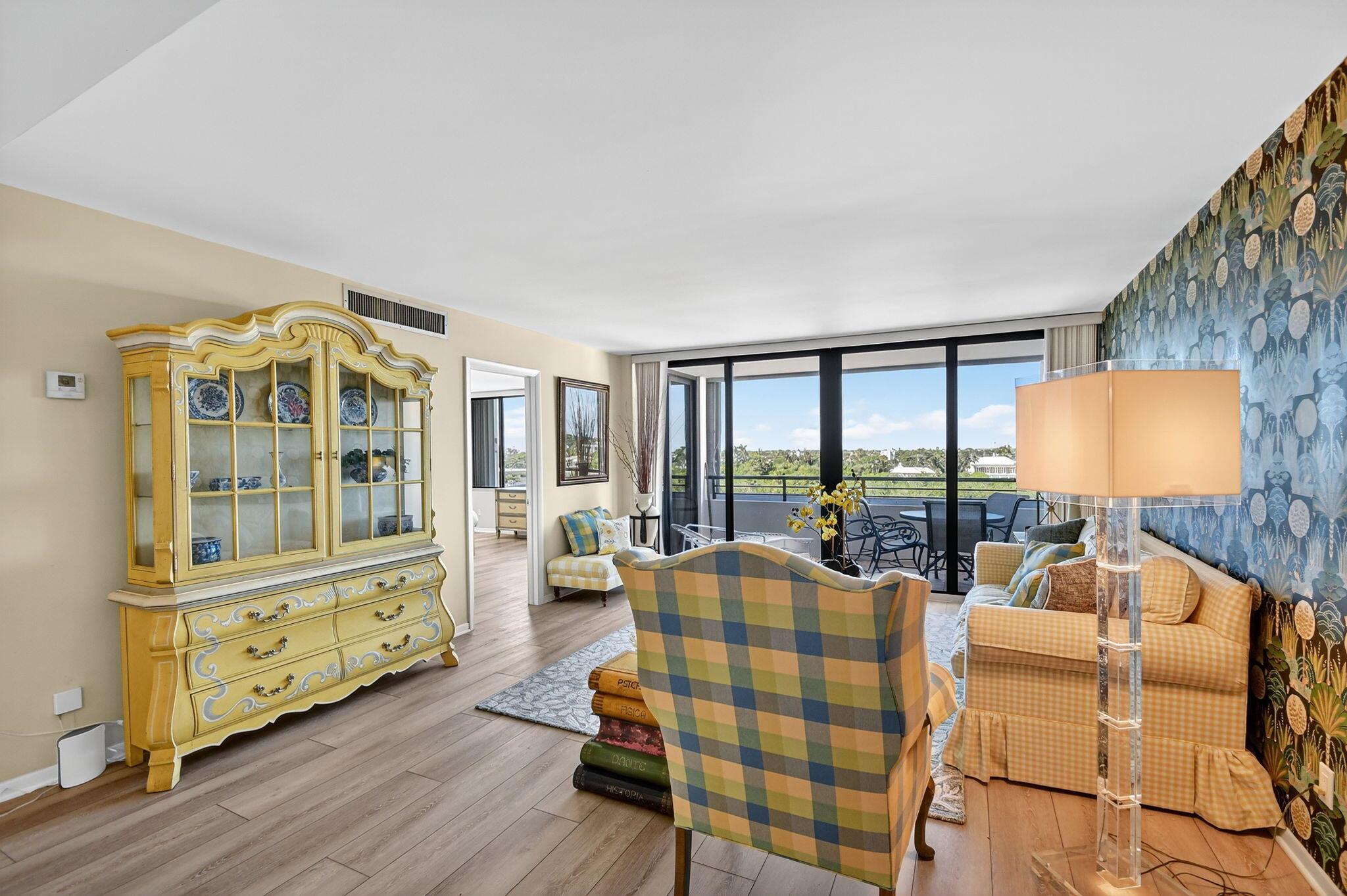 MAYFAIR HOUSE CONDO - Residential