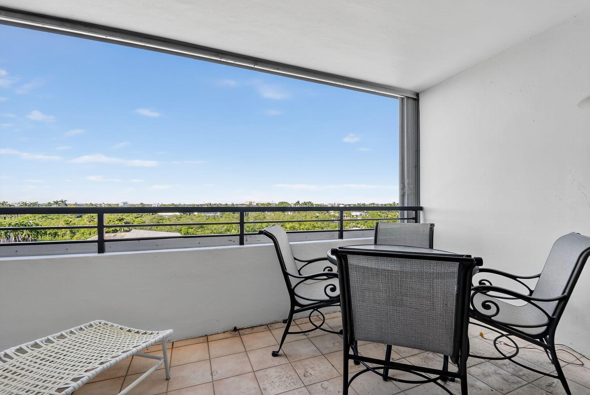 MAYFAIR HOUSE CONDO - Residential