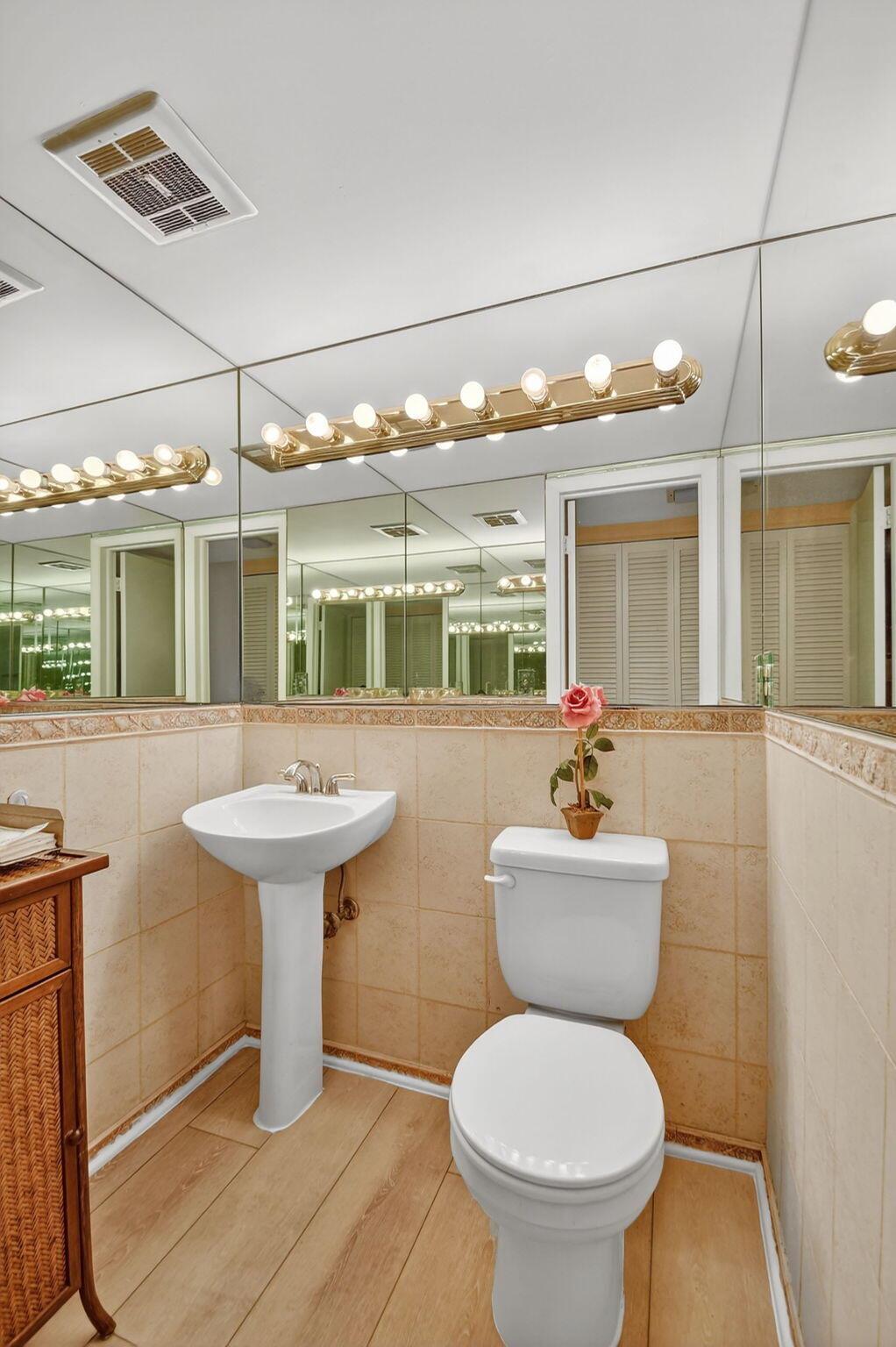 MAYFAIR HOUSE CONDO - Residential