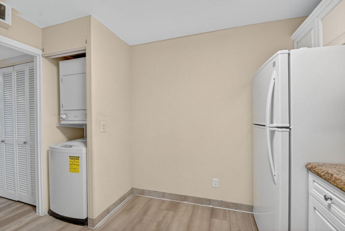 MAYFAIR HOUSE CONDO - Residential