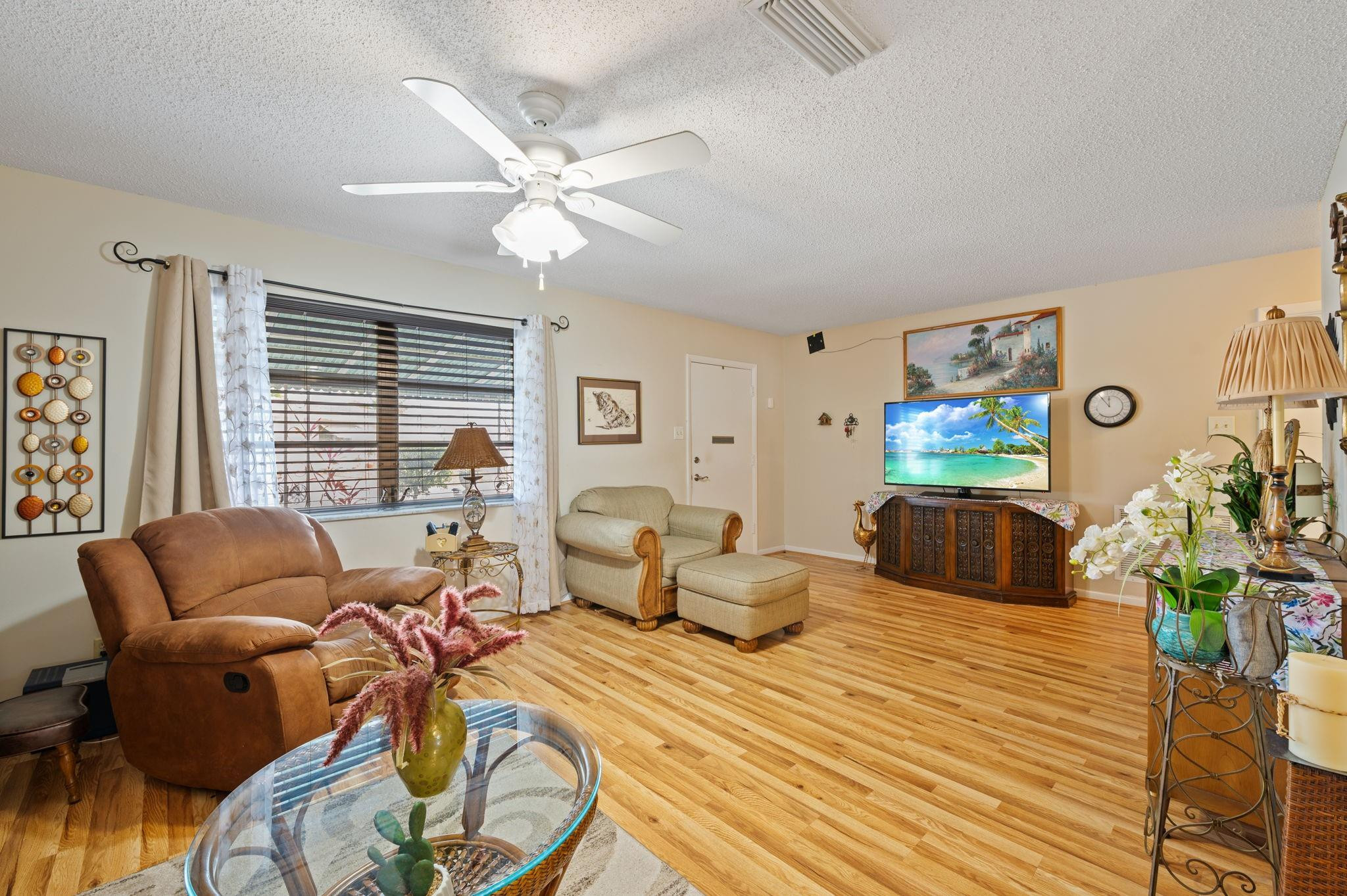 1540 NW 70th Terrace, Margate, FL, 33063/$405,000 4 1540 NW 70th Terrace