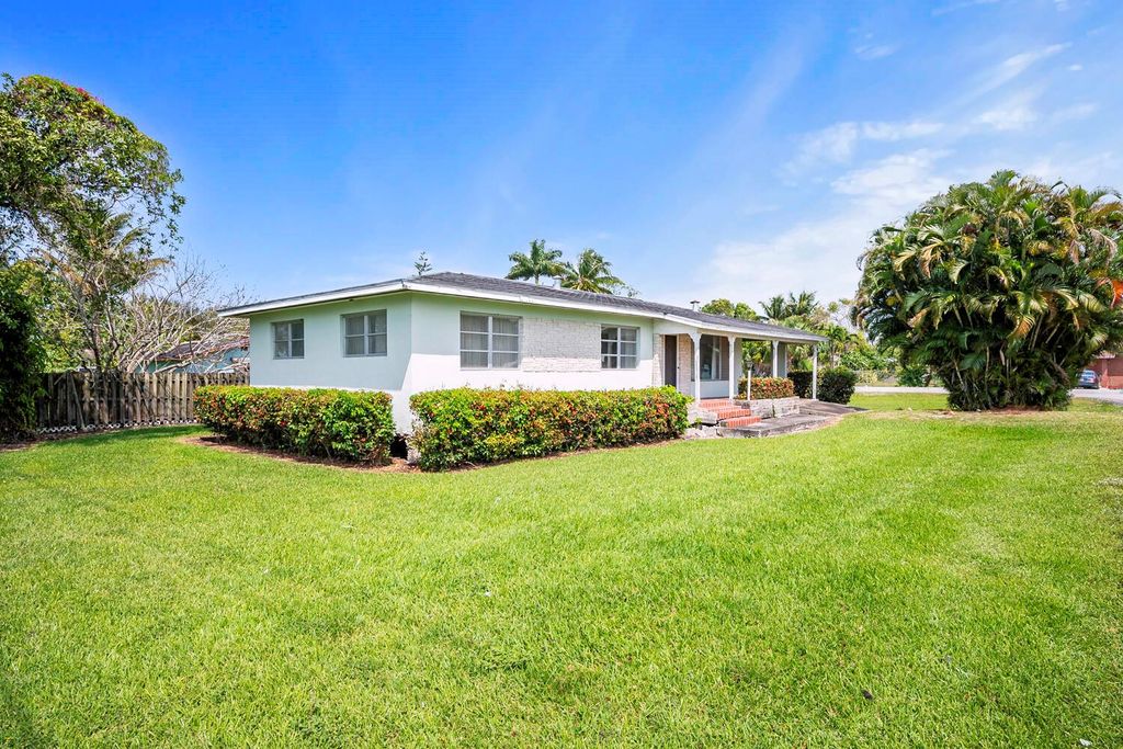 Photo of 800 NW 2nd Street, Belle Glade, FL 33430 (MLS # R10977351)