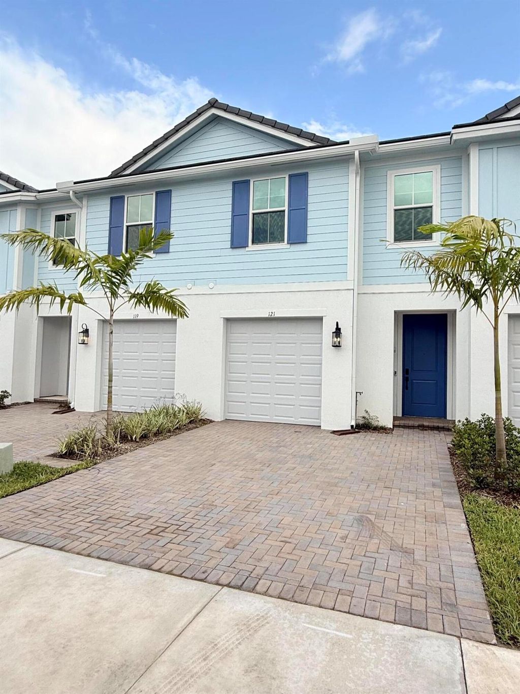 Photo of 121 SE Birch Terrace, Stuart, FL 34997 (MLS # R11108380)