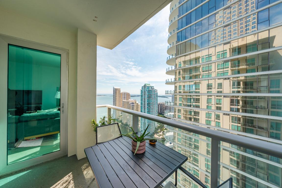 MET 1 CONDO - Residential Lease