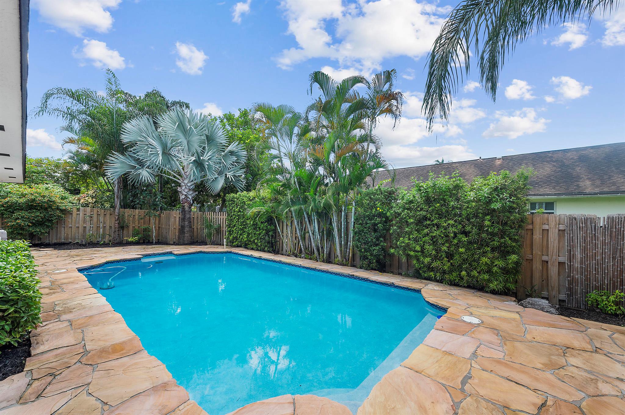 PEMBROKE LAKES SEC 6 - Residential