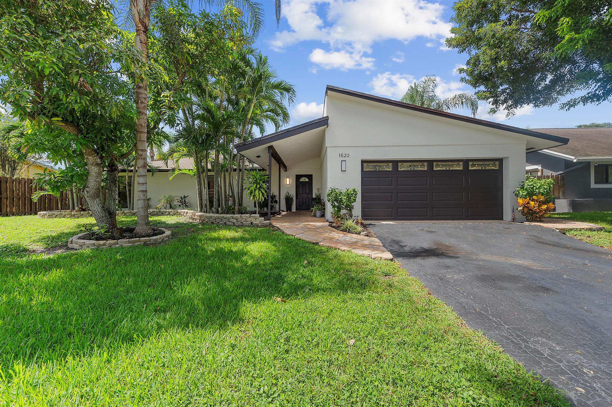 PEMBROKE LAKES SEC 6 - Residential