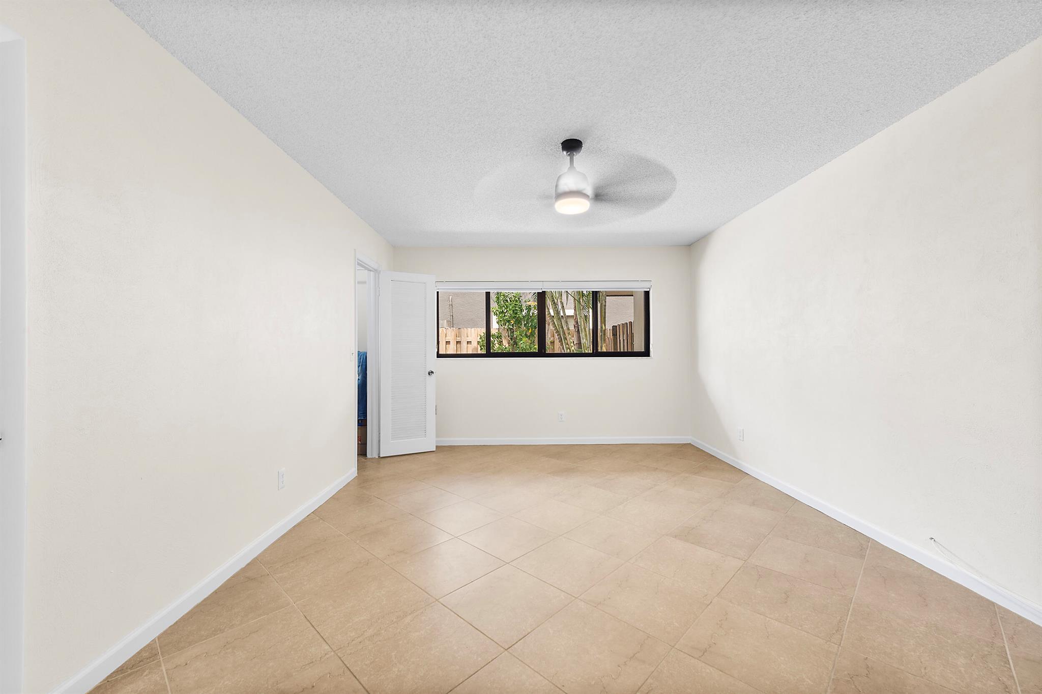 PEMBROKE LAKES SEC 6 - Residential