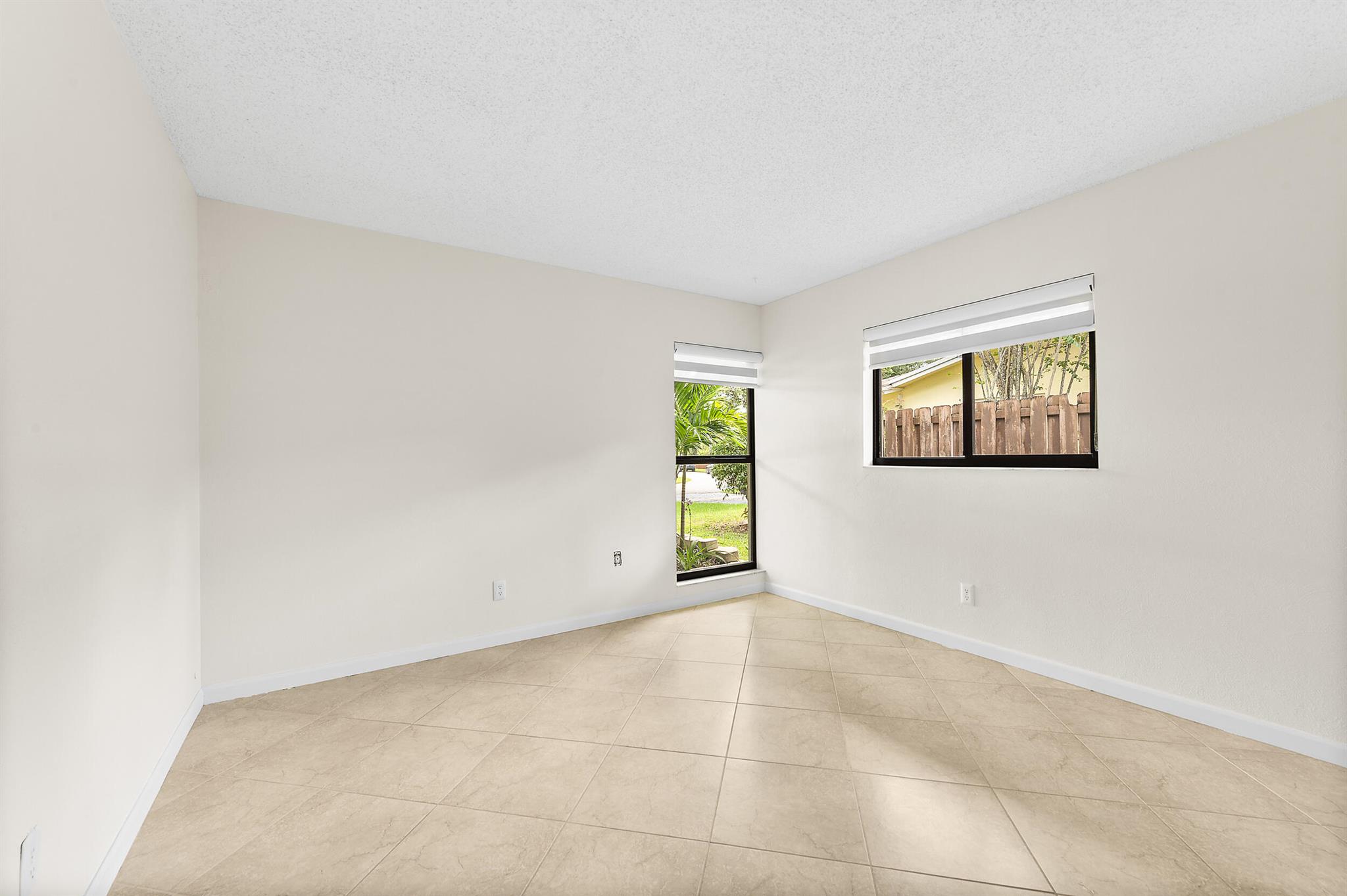 PEMBROKE LAKES SEC 6 - Residential