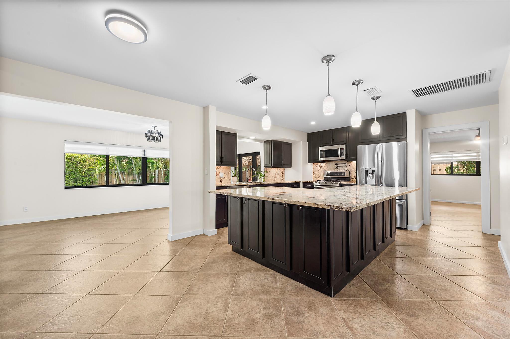 PEMBROKE LAKES SEC 6 - Residential