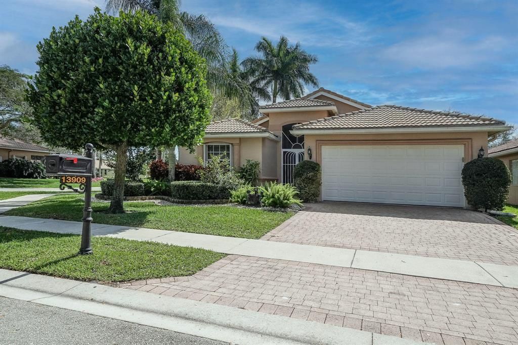 Photo of 13909 Via Nidia, Delray Beach, FL 33446 (MLS # R10692341)