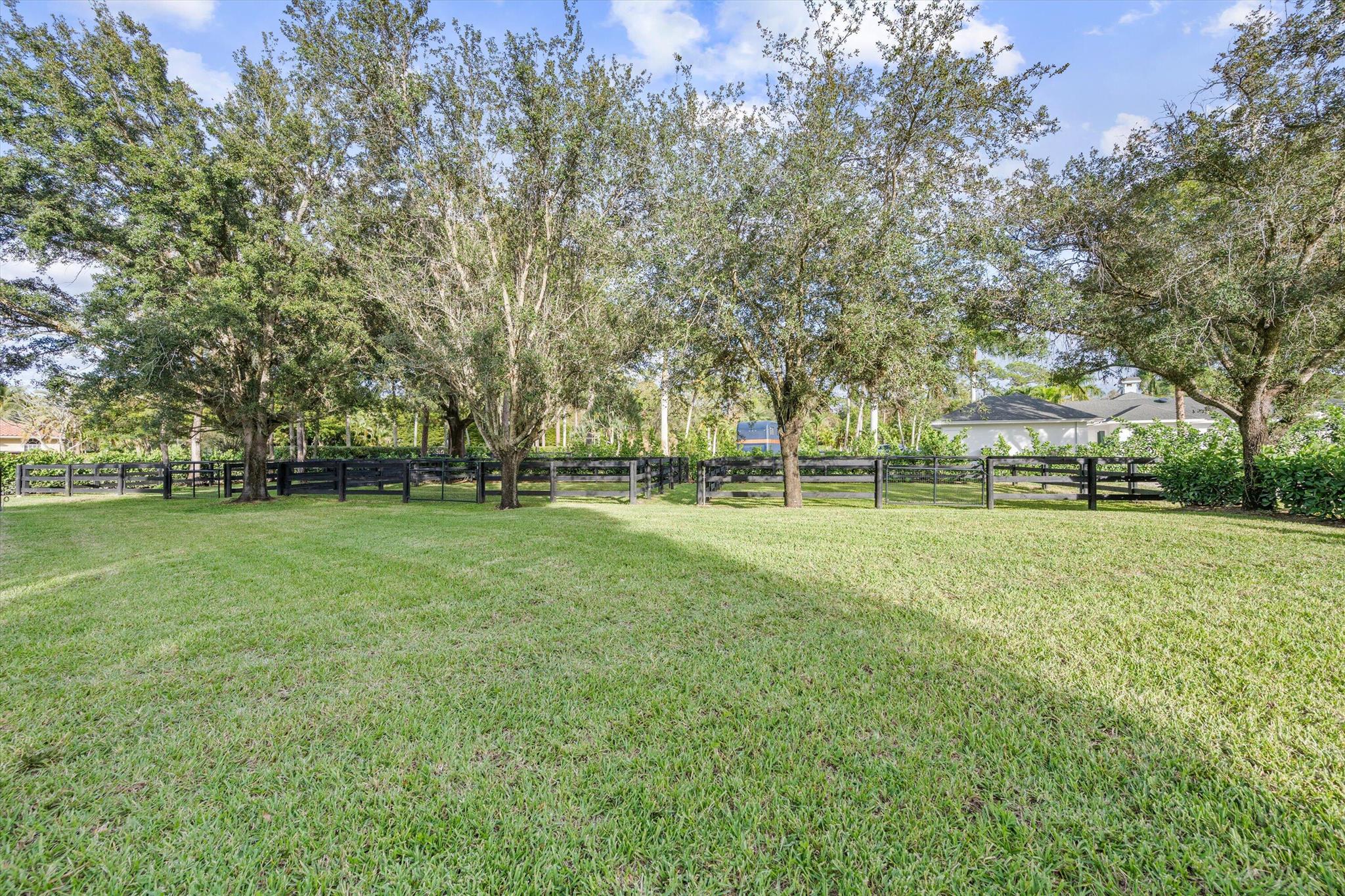 PADDOCK PARK 2 OF WELLING - Residential